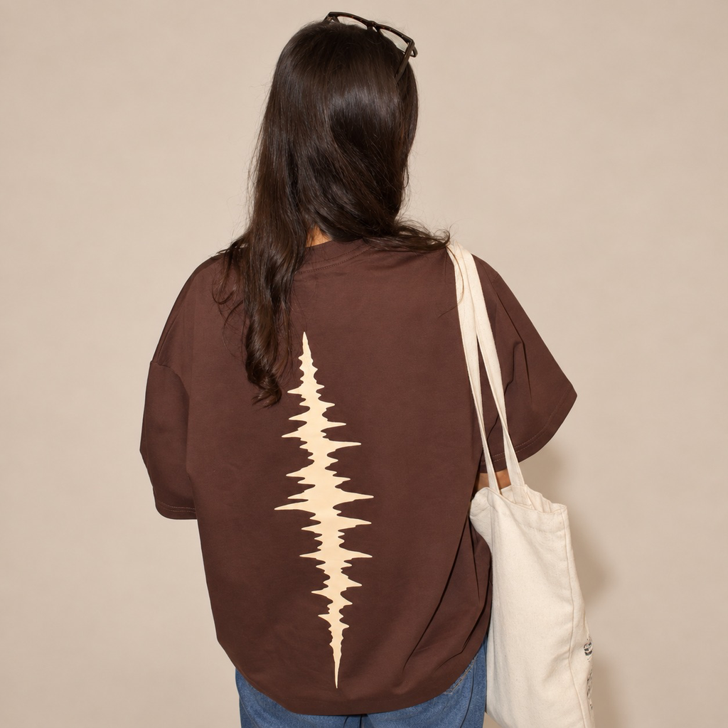 27_studio_style_minimalist_photo_rear_view_portrait.webp